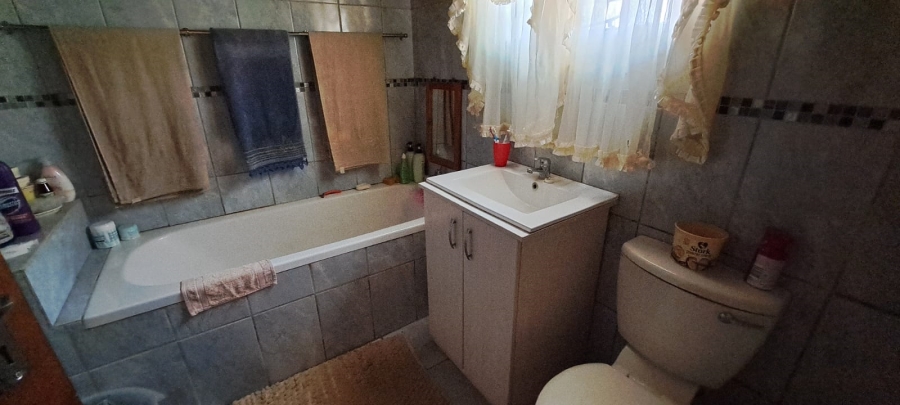 6 Bedroom Property for Sale in Schweizer Reneke North West